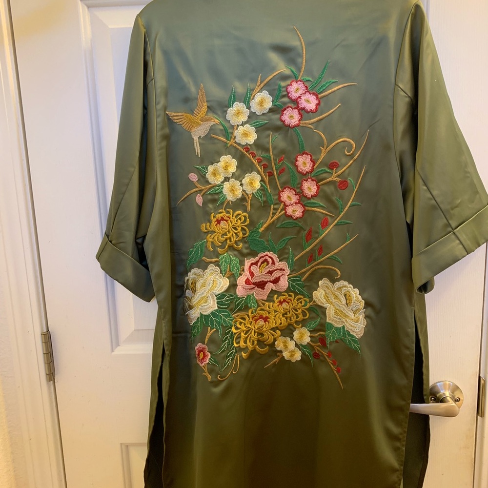 Anthroplogie embroidered Kimono - Picture 4 of 5